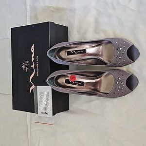 NWT NINA gunmetal open toe heel with hematite stones